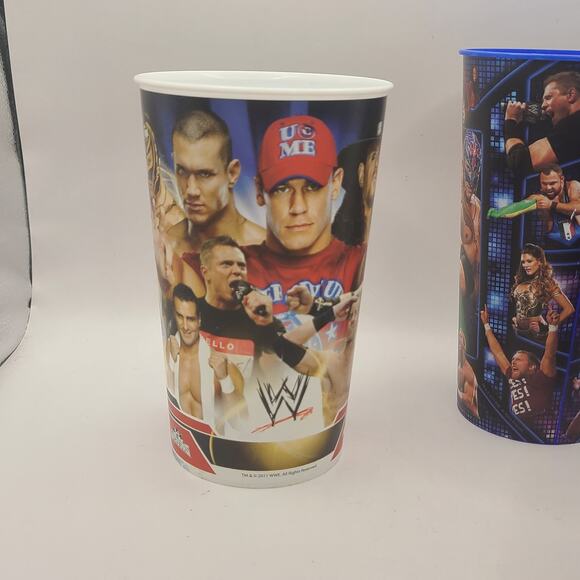 Official WWE Wrestlemania XXXII  Drinking Cup Memorabilia Holographic lotof cups - Picture 3 of 4